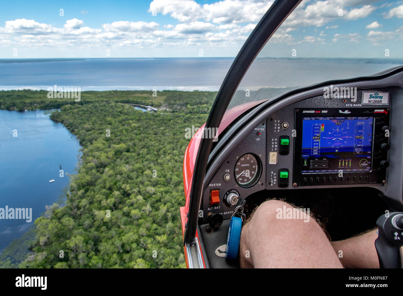 Des photos de la magnifique côte de la Floride et des voies navigables pour le pilotage d'un hydravion Searey. Banque D'Images