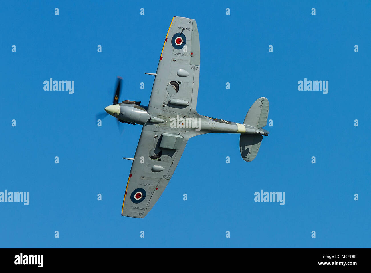 Supermarine Spitfire flying le 27 mai 2012 à Cambridge, Cambridgeshire, UK Banque D'Images
