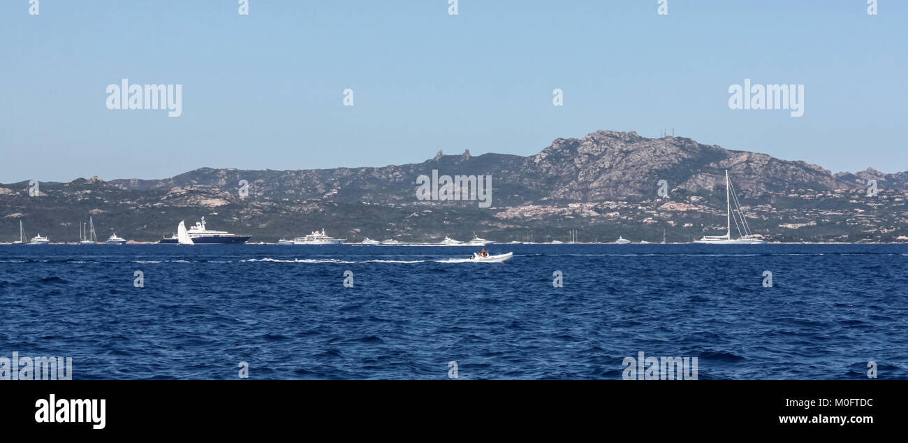 Sardaigne côte à Portisco, Mer Méditerranée, l'Italie. Banque D'Images