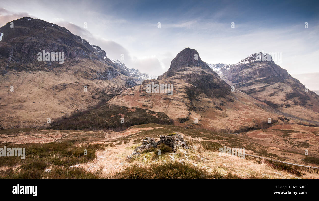 Les montagnes d'Aonach distinctif Dubh, Beinn Fhada et Gearr Aonach, collectivement connus comme les trois soeurs et une partie de la gamme, Bidean nam Bian Banque D'Images