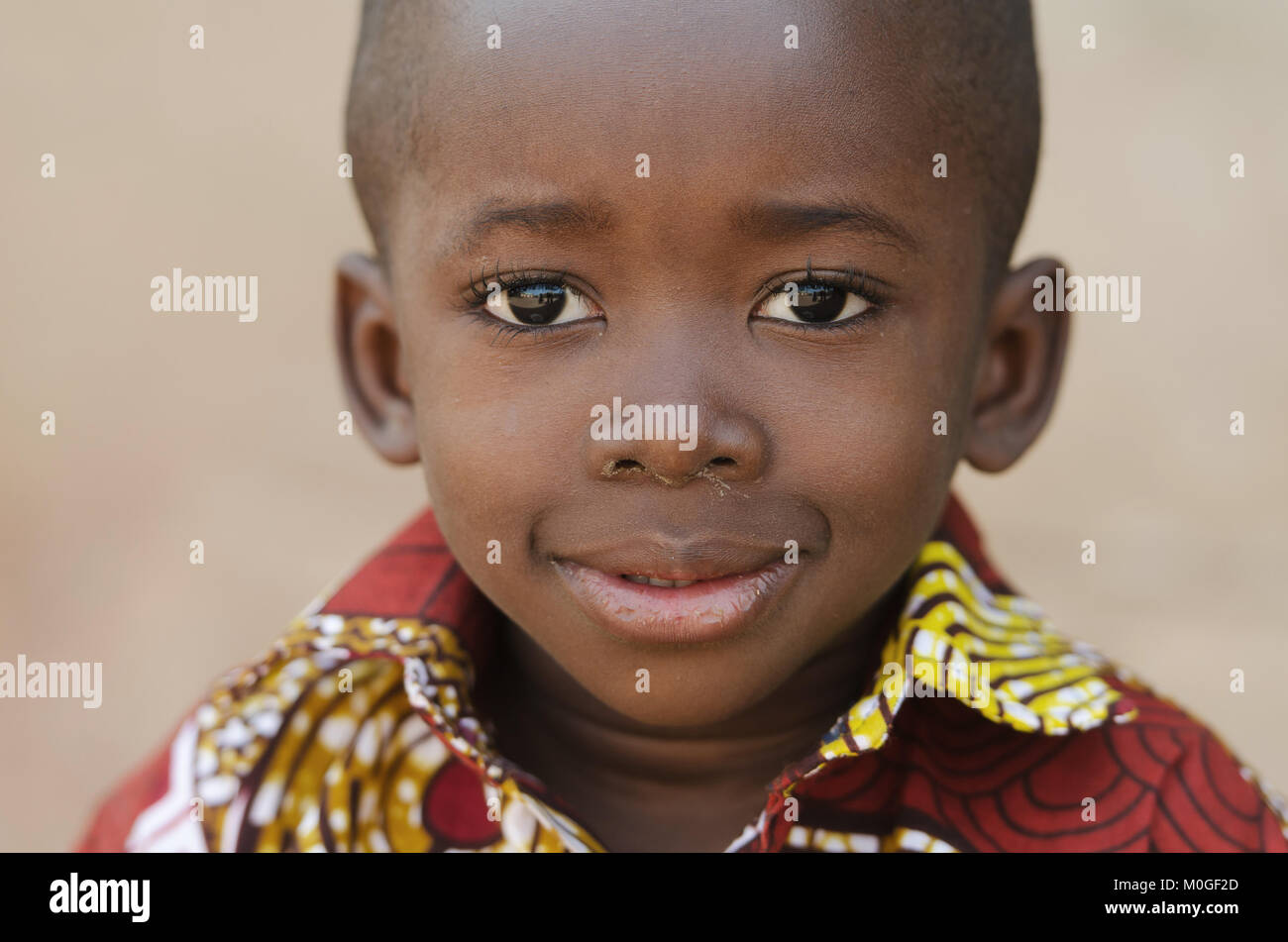 Happy Little African Boy Smiling at Camera Man Banque D'Images