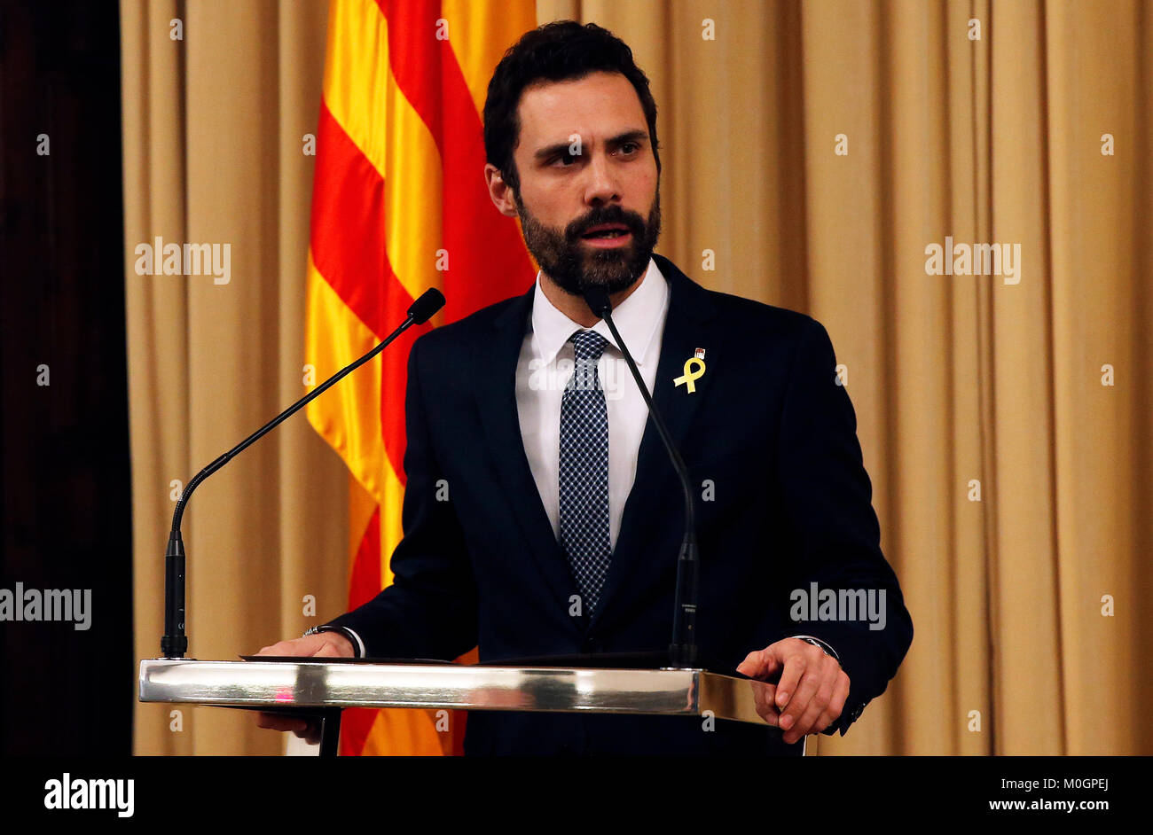 Roger Torrent, Président du Parlement de Catalogne, annonce que Carles Puigdemont est le candidat d'être nommé président de la Generalitat, à Barcelone, le 22 janvier 2018. Banque D'Images