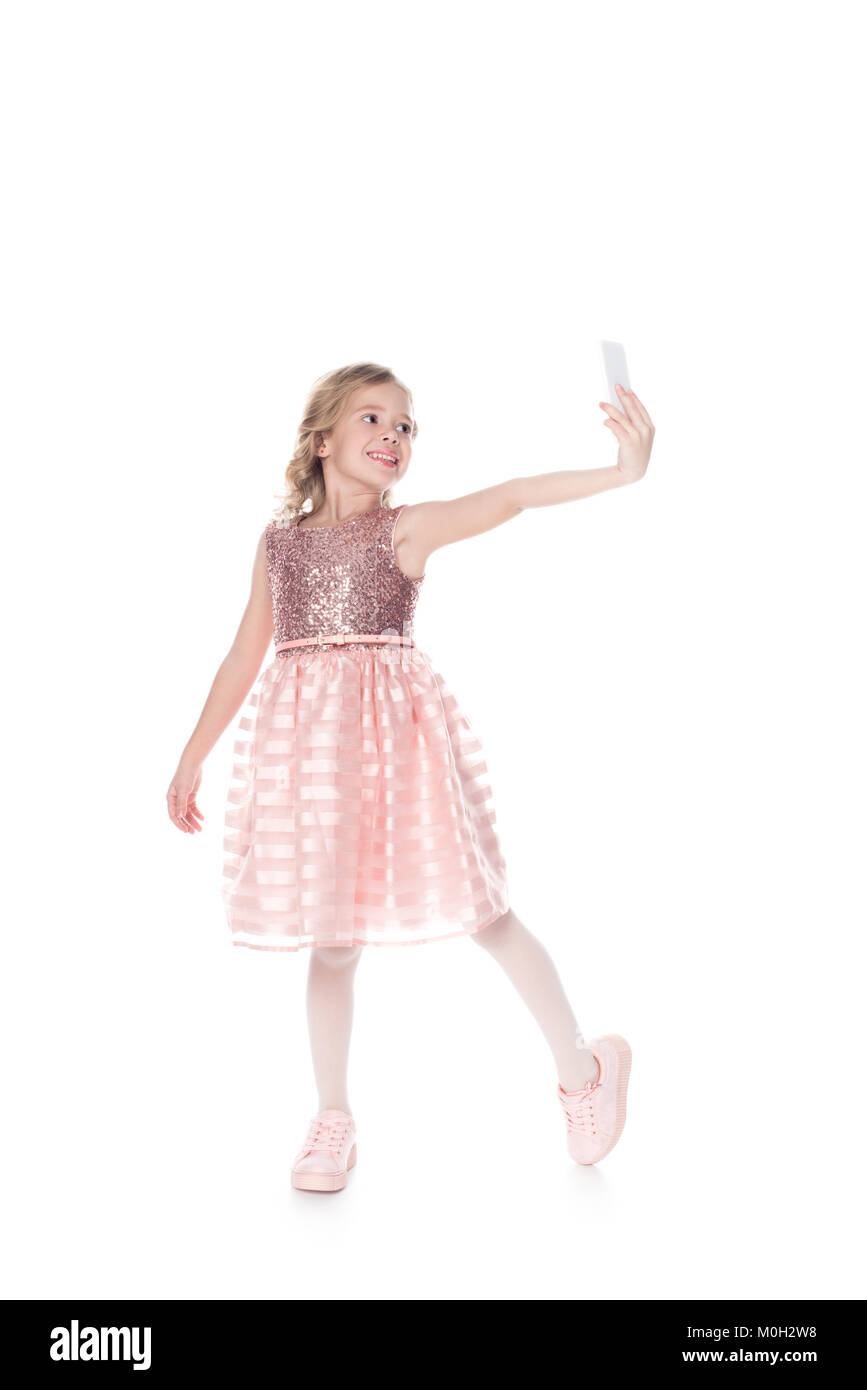 Adorable enfant prenant sur smartphone selfies, isolated on white Banque D'Images