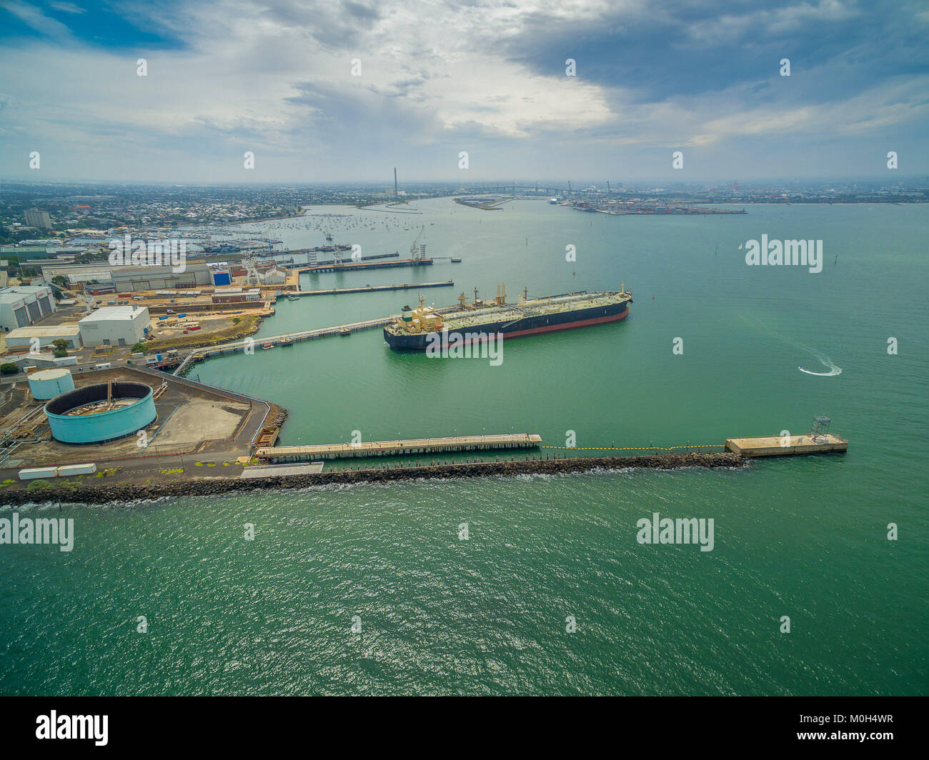 La station de pétroliers à Williamstown - vue aérienne. Melbourne, Australie Banque D'Images