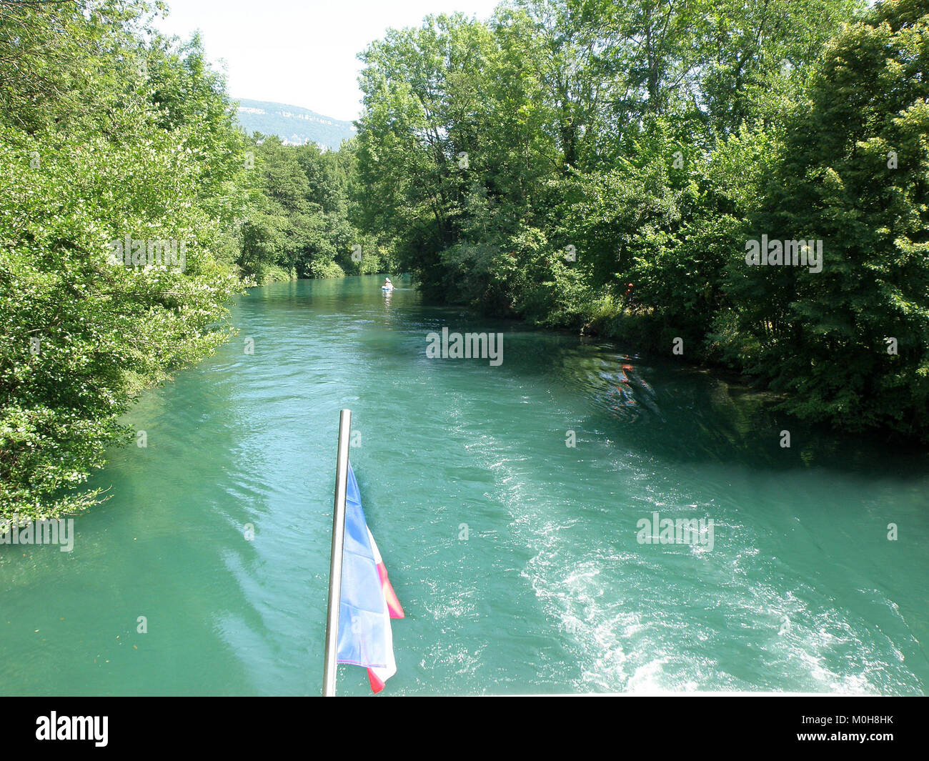 Le canal de Savières est un canal naturel du département de Savoie reliant le lac du Bourget à la rivière Rhône. Elle sert de voie navigable, historiquement importante pour le commerce et le transport en Savoie. Banque D'Images