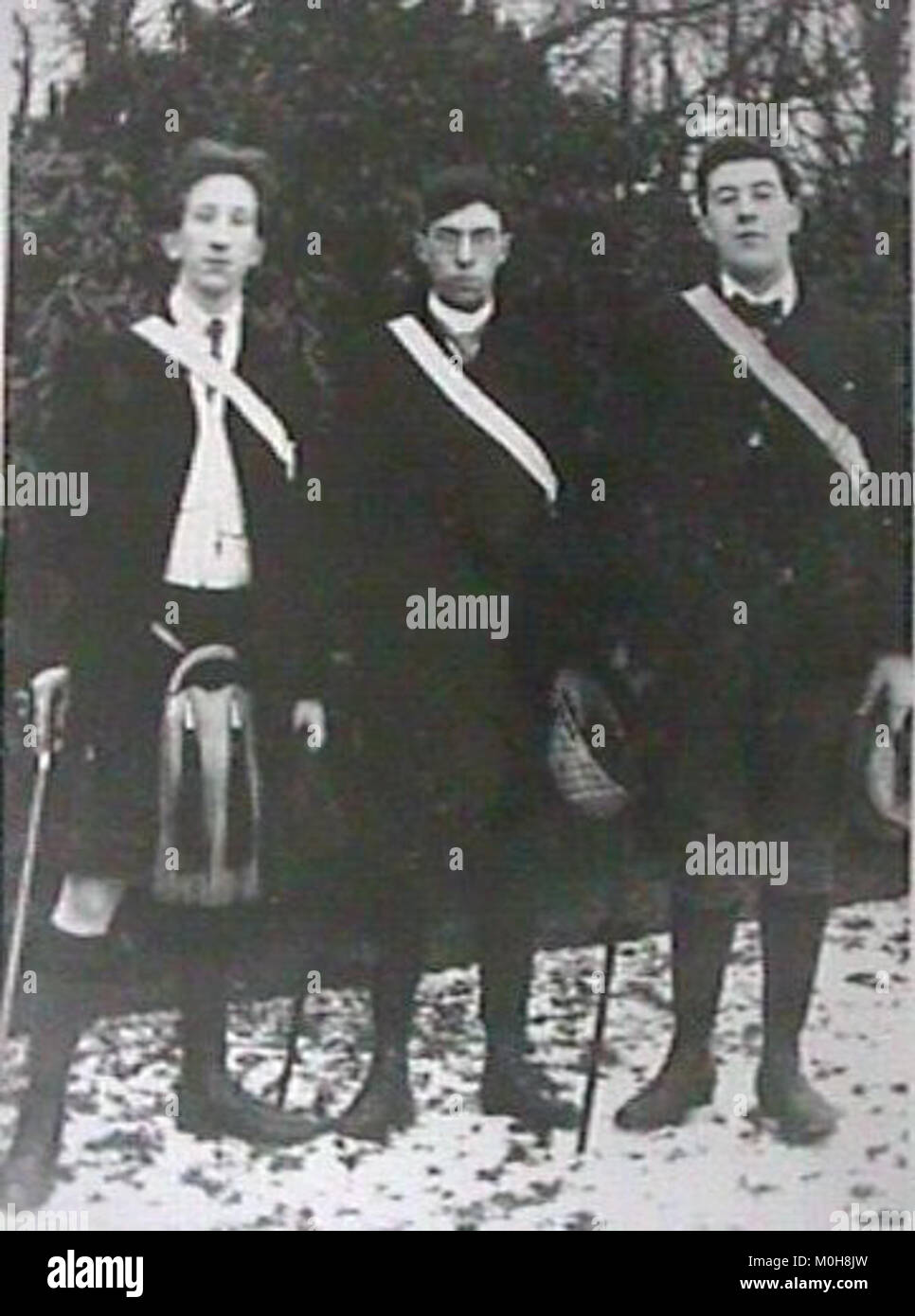 Une photographie de 1907 représentant un groupe de Boy Scouts à Aberdeen, en Écosse, illustrant l'une des premières formations du mouvement des Boy Scouts au Royaume-Uni. Banque D'Images