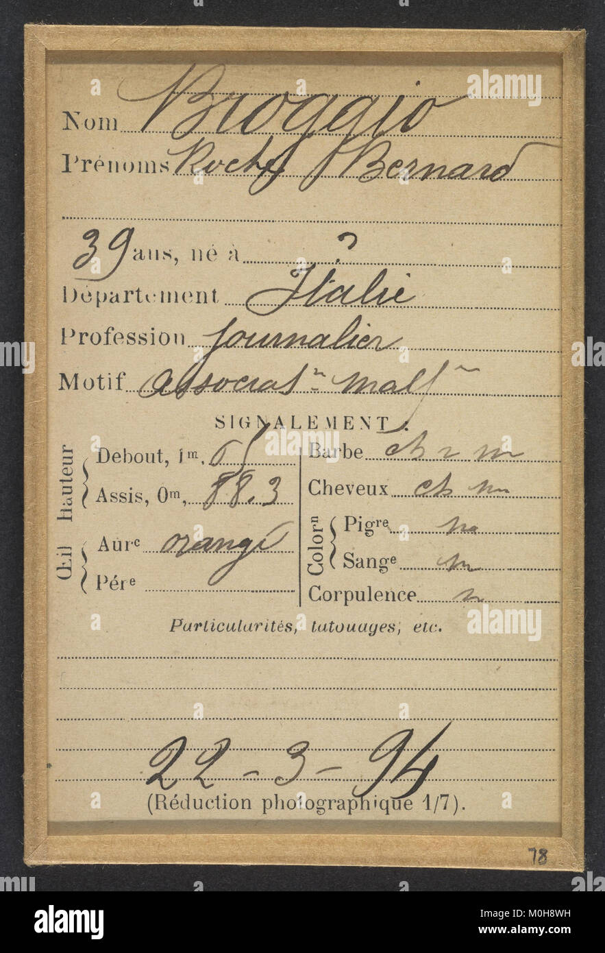 Une image documentée de Bernard Broggio, un ressortissant italien de 39 ans enregistré en 1994 pour sa participation à des activités criminelles organisées, comme indiqué dans les dossiers juridiques officiels. Banque D'Images