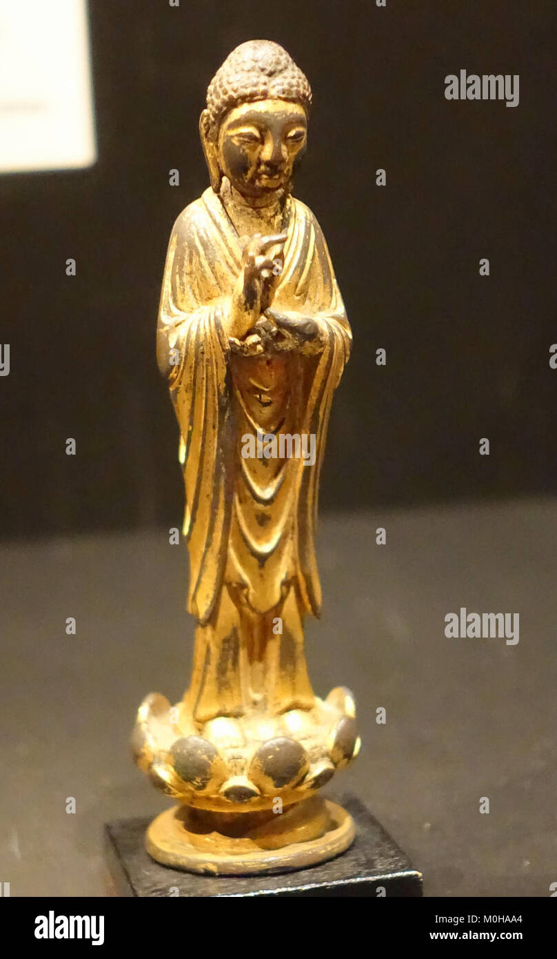 Bouddha sur une fleur de lotus, de la Chine, Dynastie Tang, 618-906 AD, bronze doré - Östasiatiska museet, Stockholm - DSC09607 Banque D'Images