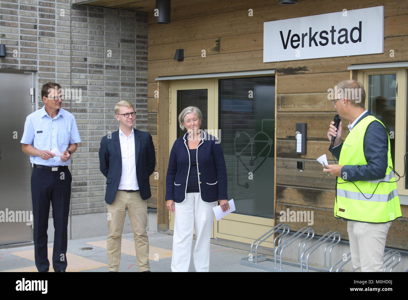 L’ouverture de « Bussdep » à Charlottendal marque l’inauguration d’un dépôt de bus à Charlottendal, reflétant les investissements locaux dans les infrastructures de transport public et l’expansion des services. Banque D'Images