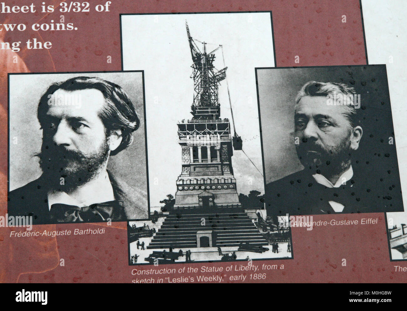 Plaque commémorative : la construction de la Statue de la liberté avec des photos de son intérieur, de la construction et de sculpteurs et architectes Alexandre-Gustave Eiffel et Frédéric- Banque D'Images