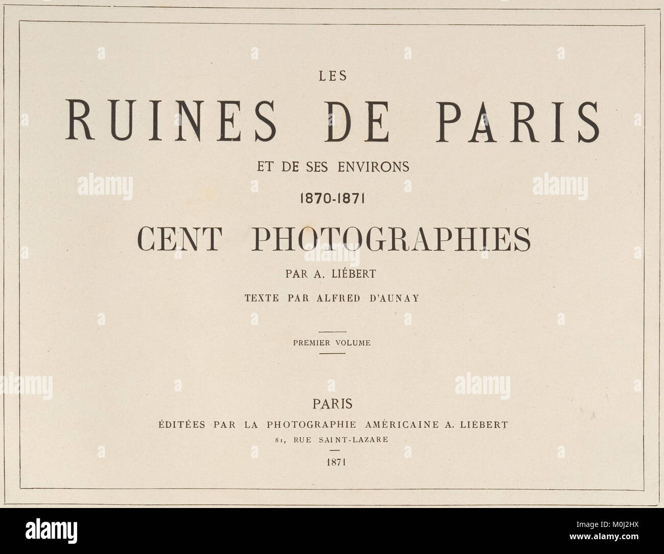 L’album « les ruines de Paris et de ses environs 1870-1871 : cent photographies » d’Alphonse J. Liébert (texte d’Alfred d’Aunay) présente 100 estampes sur albumine représentant la destruction de Paris et de sa banlieue lors du siège de 1870-71 et de la commune de Paris.  :ContentReference[oaicite :6]{index=6} Banque D'Images