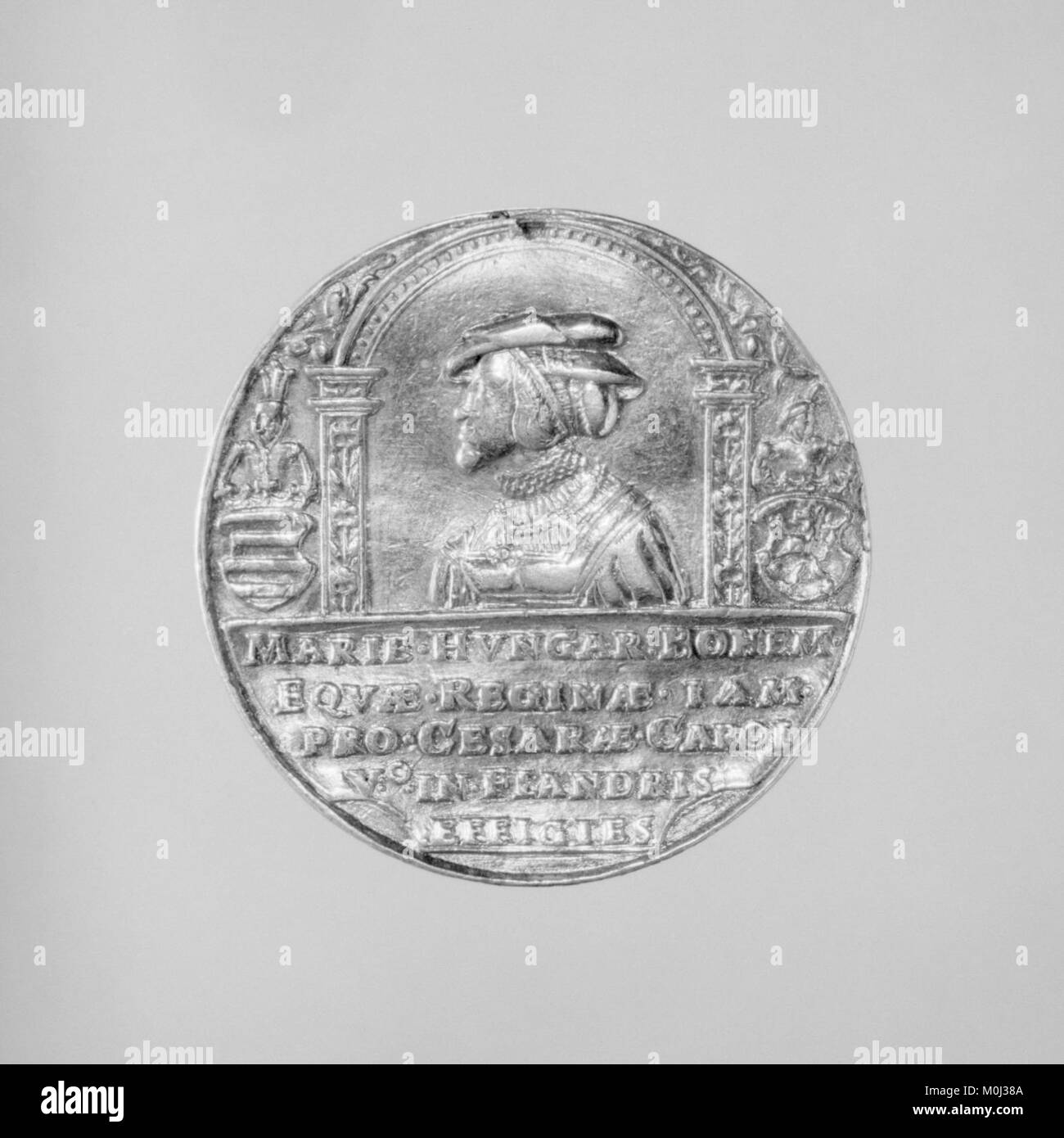 Portrait de Marie d'Autriche (1505-1558), reine de Hongrie et de Bohême, et gouvernante des pays-Bas, conservé au Metropolitan Museum of Art. La peinture reflète l'influence politique des Habsbourg et le portrait de la Renaissance. Banque D'Images