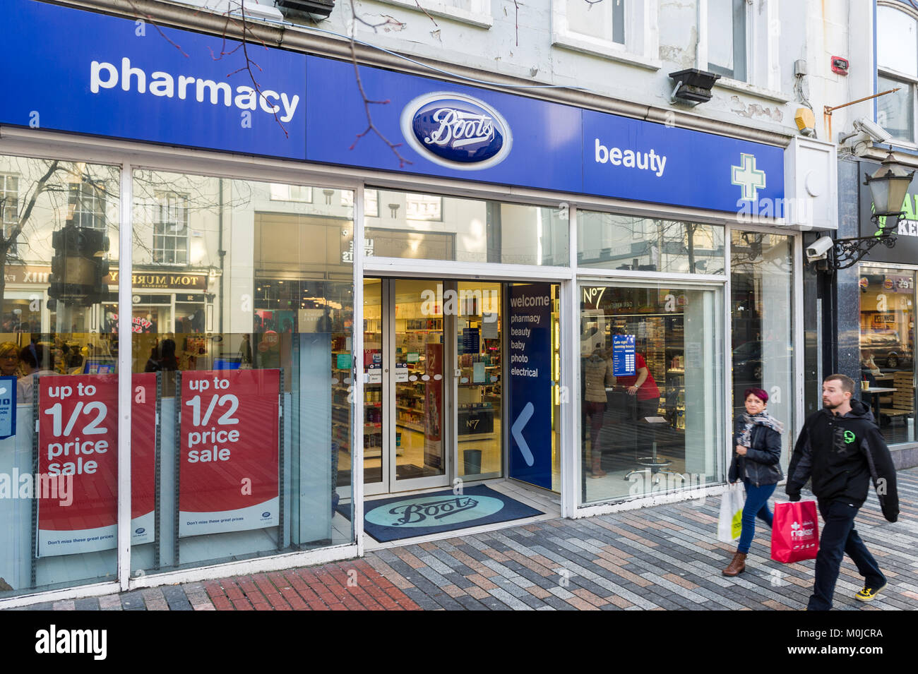 Boots Pharmacy sur Patrick Street, Cork, Irlande. Banque D'Images