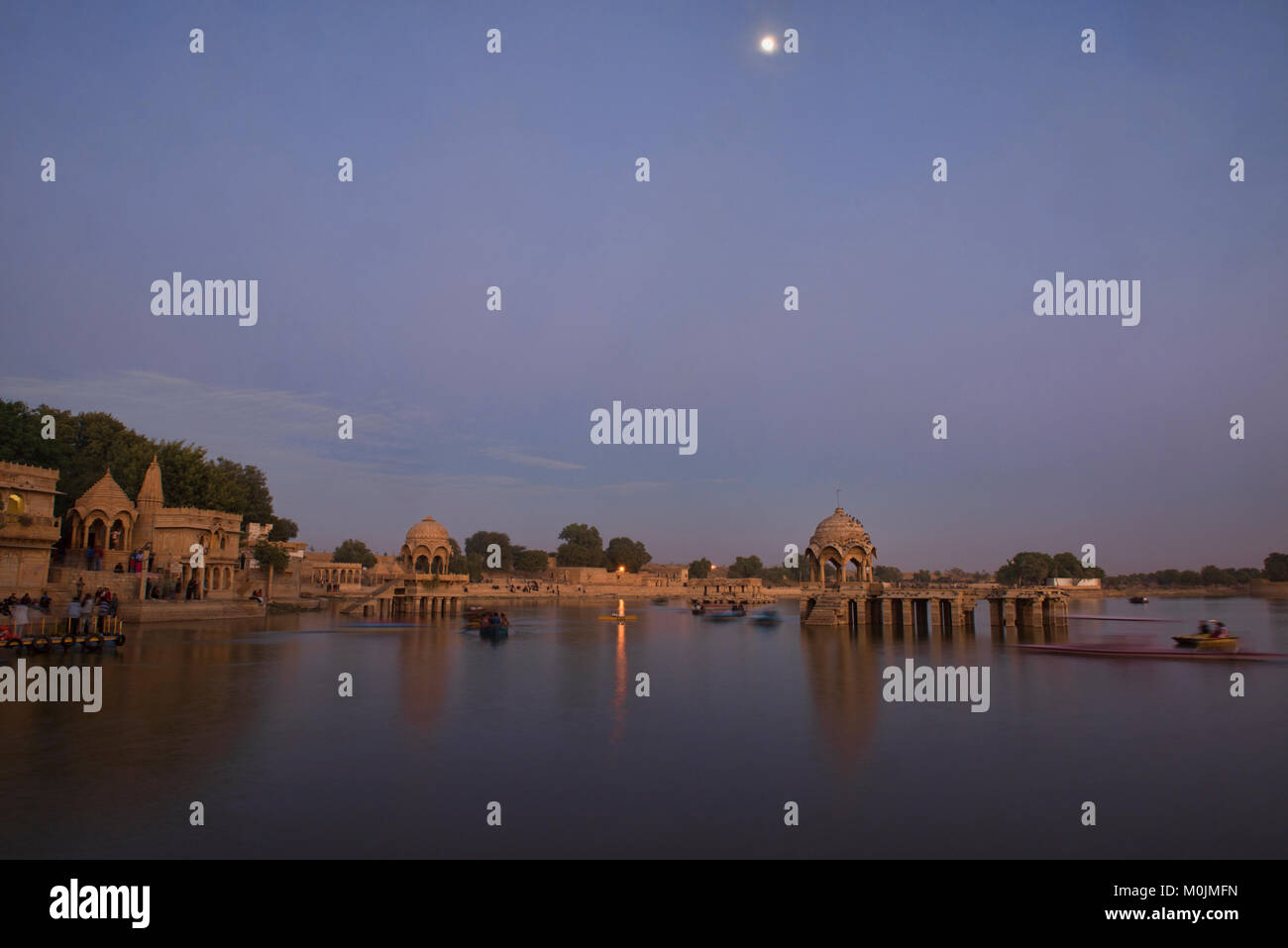 Coucher de soleil au lac Gadisar, Jaisalmer, Rajasthan, India Banque D'Images