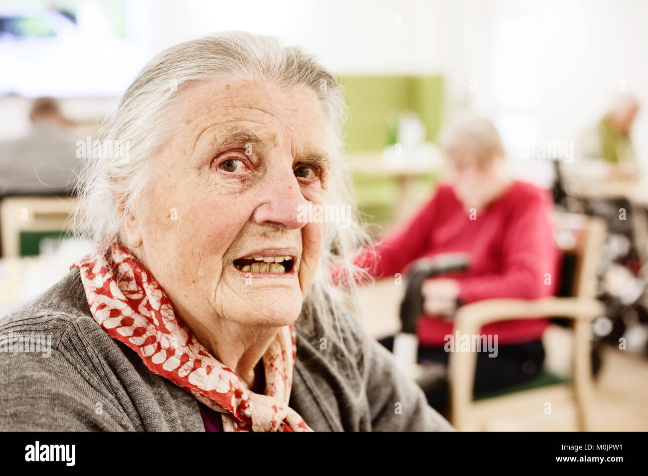 Les personnes âgées démentes, portrait, à interroger, dans une maison de retraite, Allemagne Banque D'Images