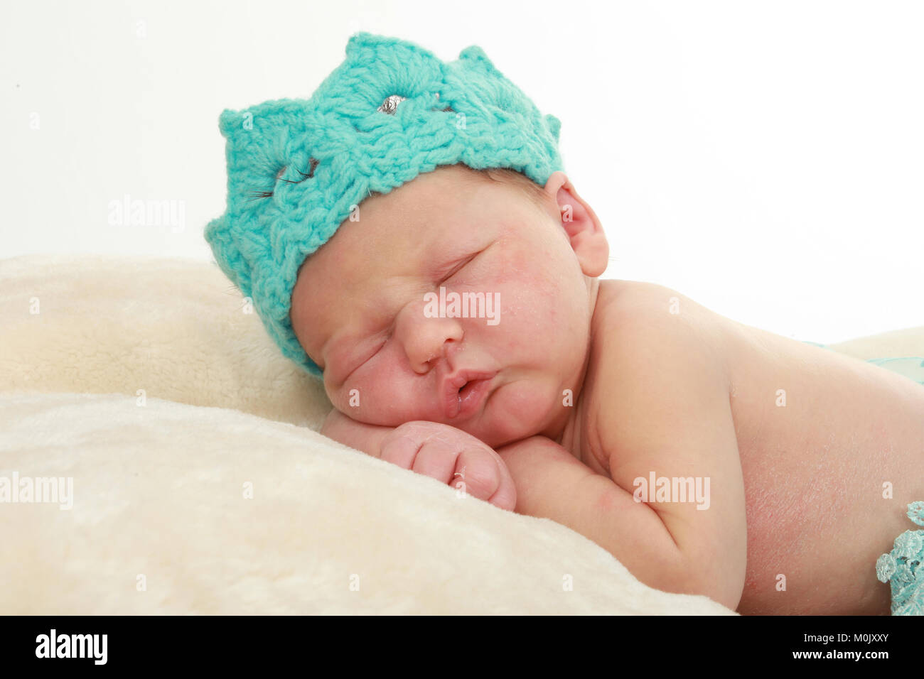 Bebe avec couronne tete