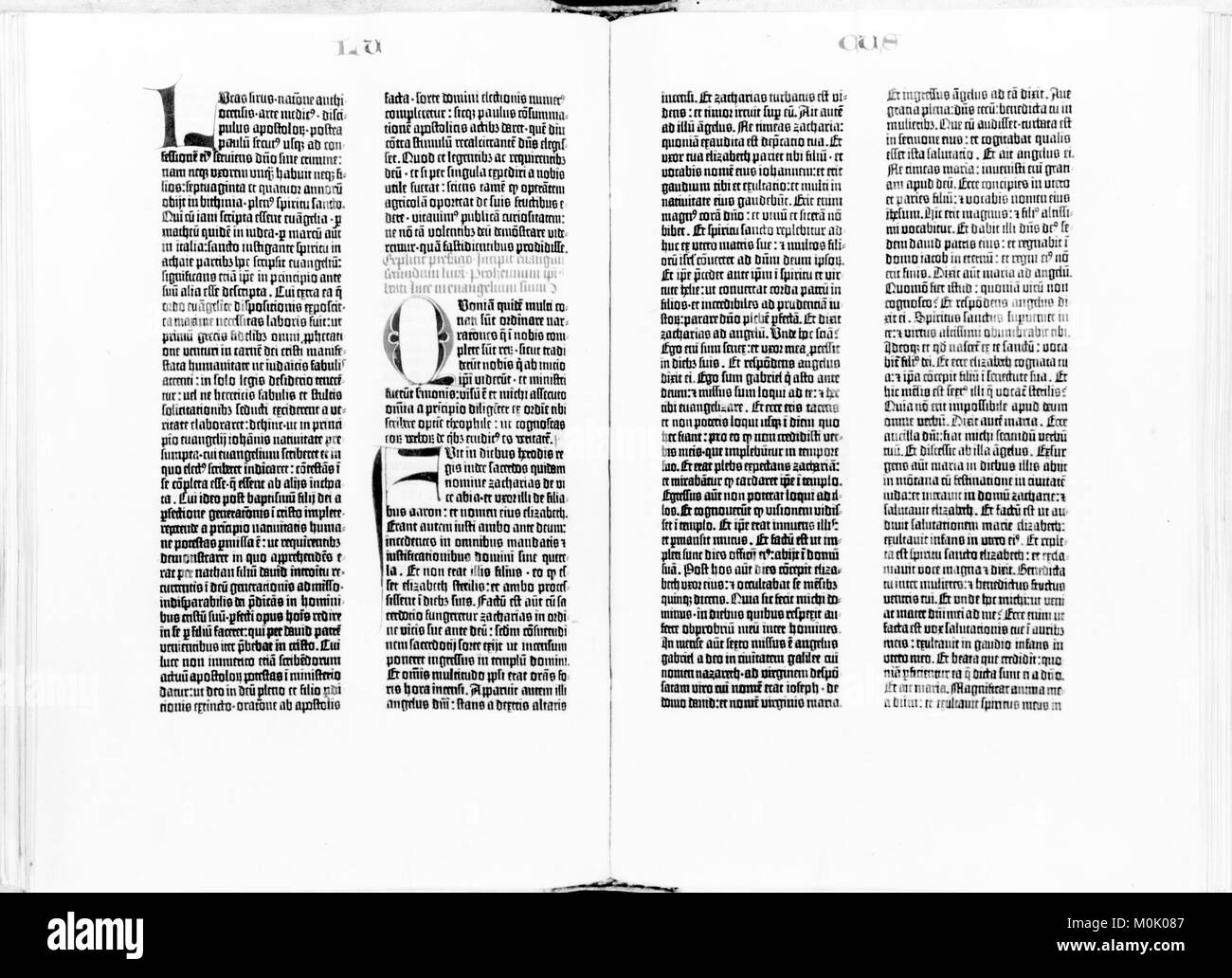 Bible de Gutenberg. La Bibliothèque du Congrès des Etats-Unis exemplaire de la Bible de Gutenberg ouvrir au début de l'Évangile de saint Luc. Banque D'Images