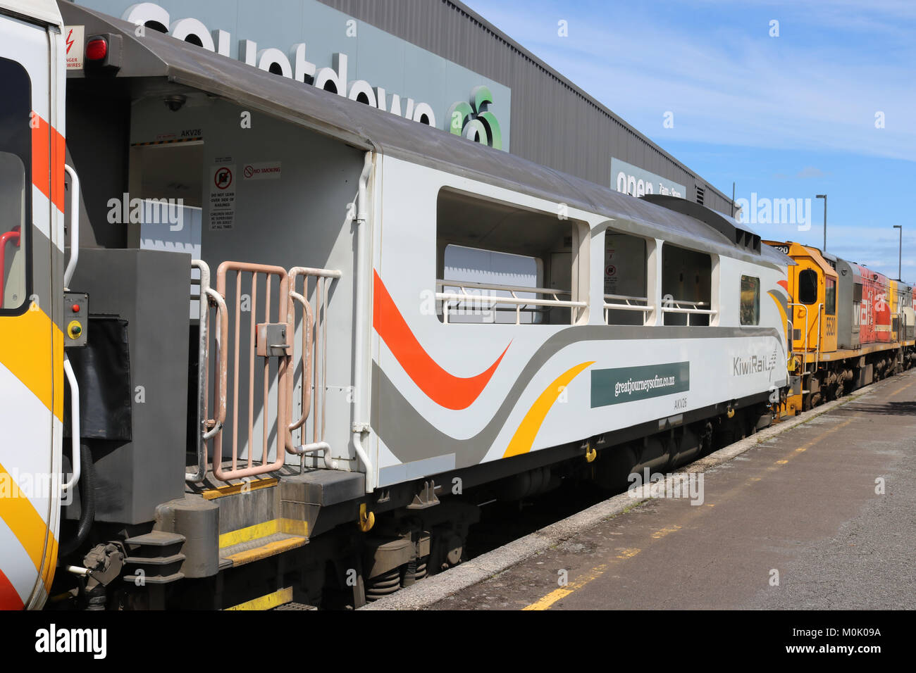 Visualisation en plein air à l'avant du chariot de l'Alpin Trans Express vu à la gare de Greymouth, île du Sud, Nouvelle-Zélande. Banque D'Images