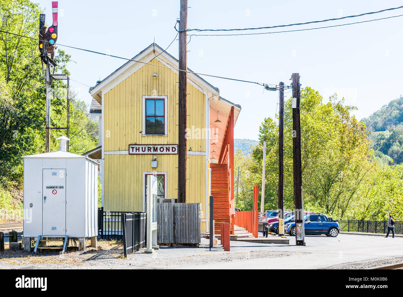 Thurmond, USA - 19 octobre 2017 : National Park Service Visitor Centre et de la gare ferroviaire abandonné bâtiment fermé avec signe en Virginie-occidentale ghost Banque D'Images