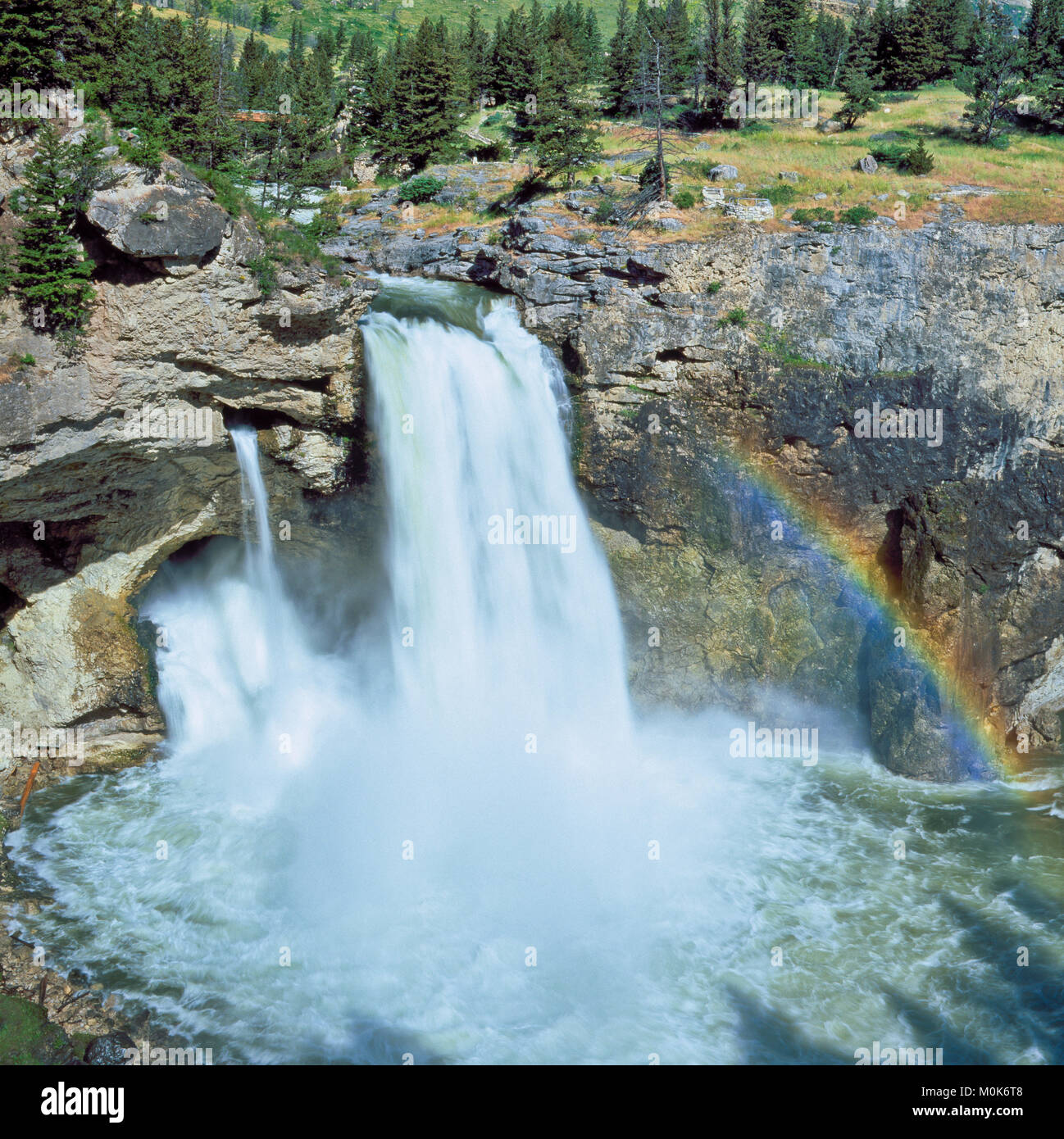 double cascade au pont naturel de la rivière boulder et chutes près de big timber, montana Banque D'Images