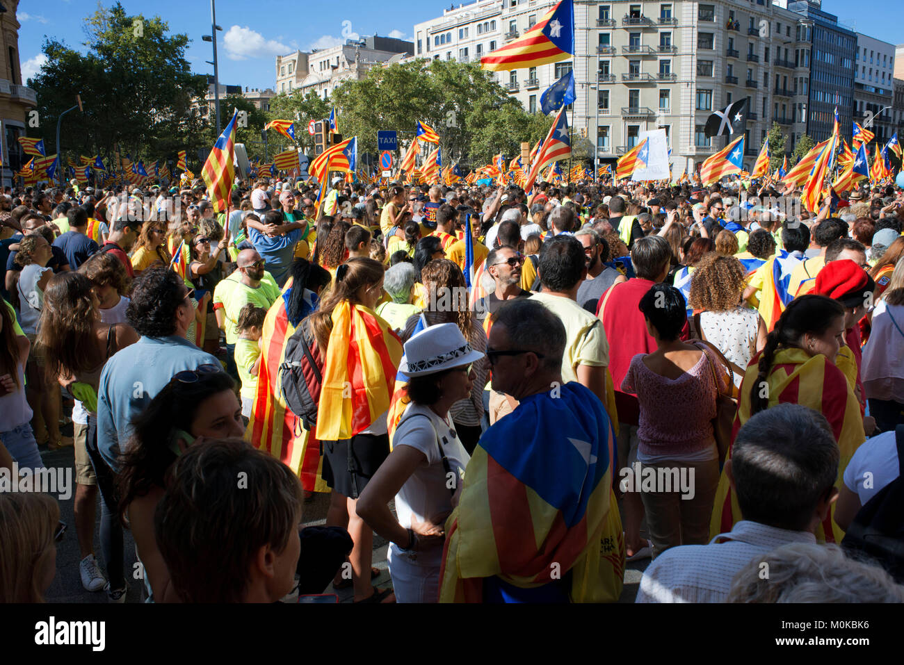 D'un million de Catalans de mars pour l'indépendance le 11 septembre 2017 dans le centre de Barcelone, Catalogne, Espagne Banque D'Images