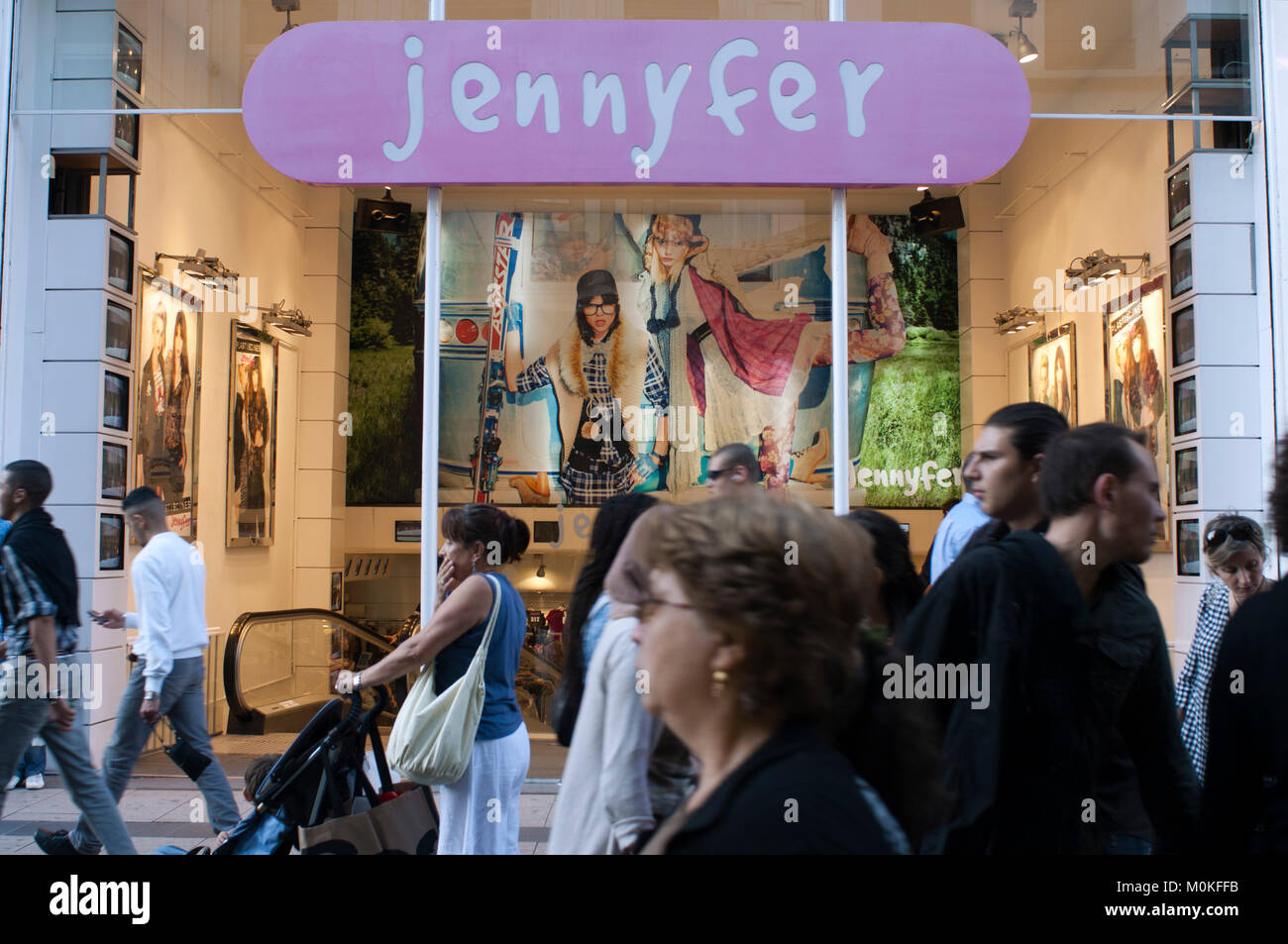 Jennyfer. Fashion shopping à Bruxelles ville (Bruxelles) au centre-ville de quartier Rue Neuve, nouvelle rue, Bruxelles, Belgique. Banque D'Images