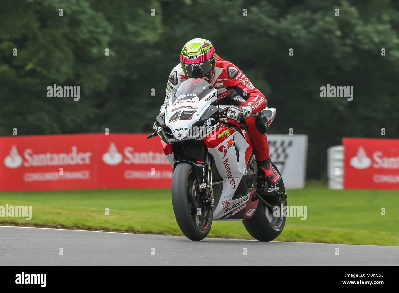 Tommy Bridewell sur l'Bennetts Suzuki Hall passionnant au cours de la réunion les courbures BSB à Cadwell Park, près de Louth, dans le Lincolnshire Banque D'Images