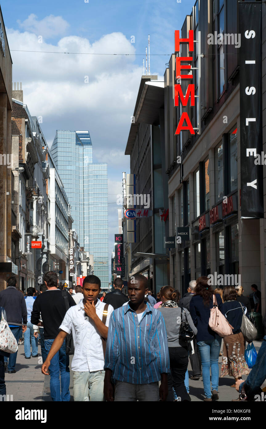 Shopping dans la rue Neuve, nouvelle rue, Bruxelles, Belgique. Zone commerciale. Banque D'Images