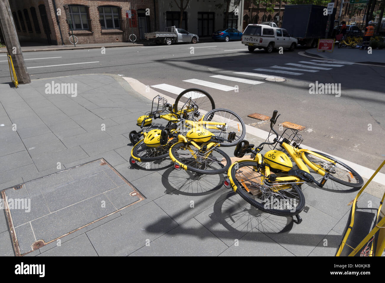 En vélo couché vélos Ofo sur la chaussée Banque D'Images
