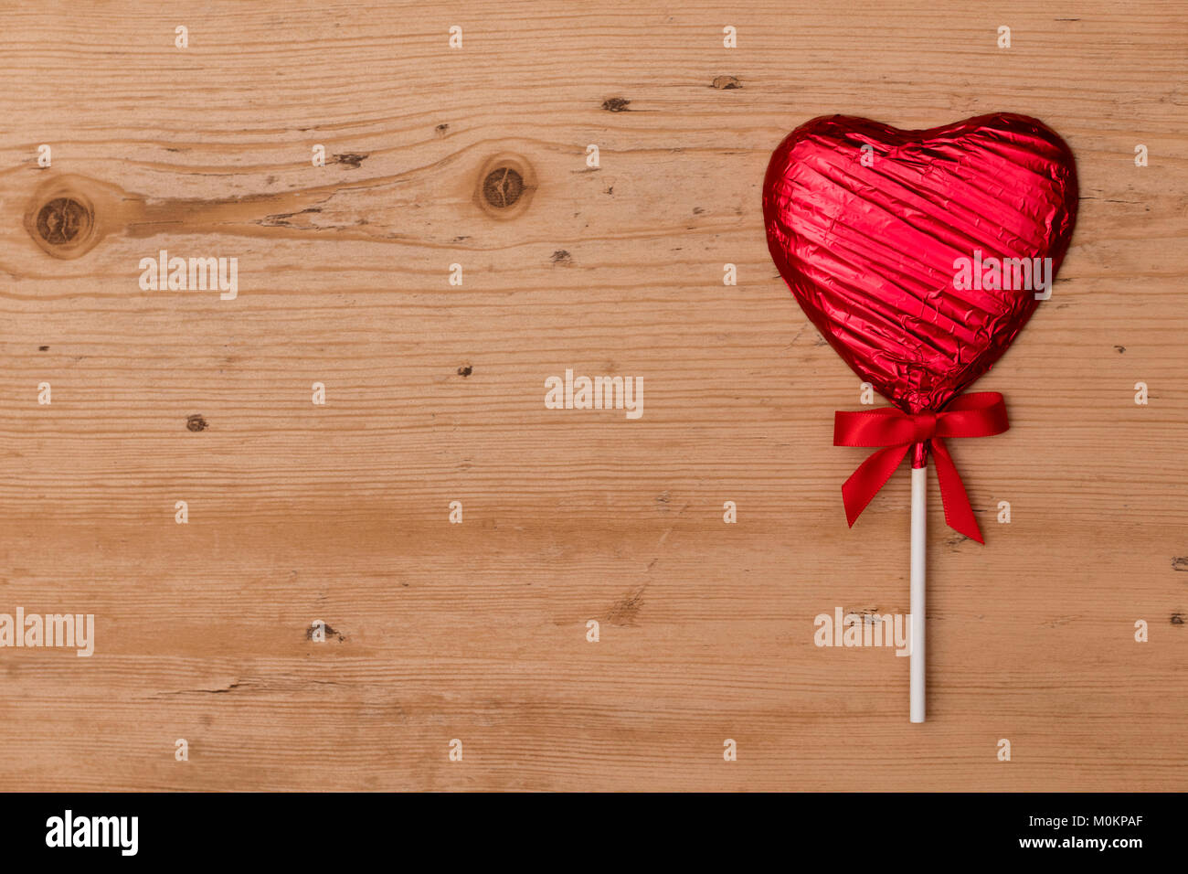 Des bonbons en forme de coeur lolly saint-valentin cadeau. Banque D'Images