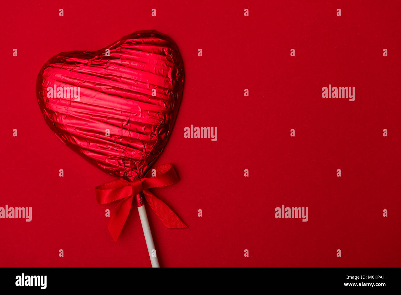 Des bonbons en forme de coeur lolly saint-valentin cadeau. Banque D'Images