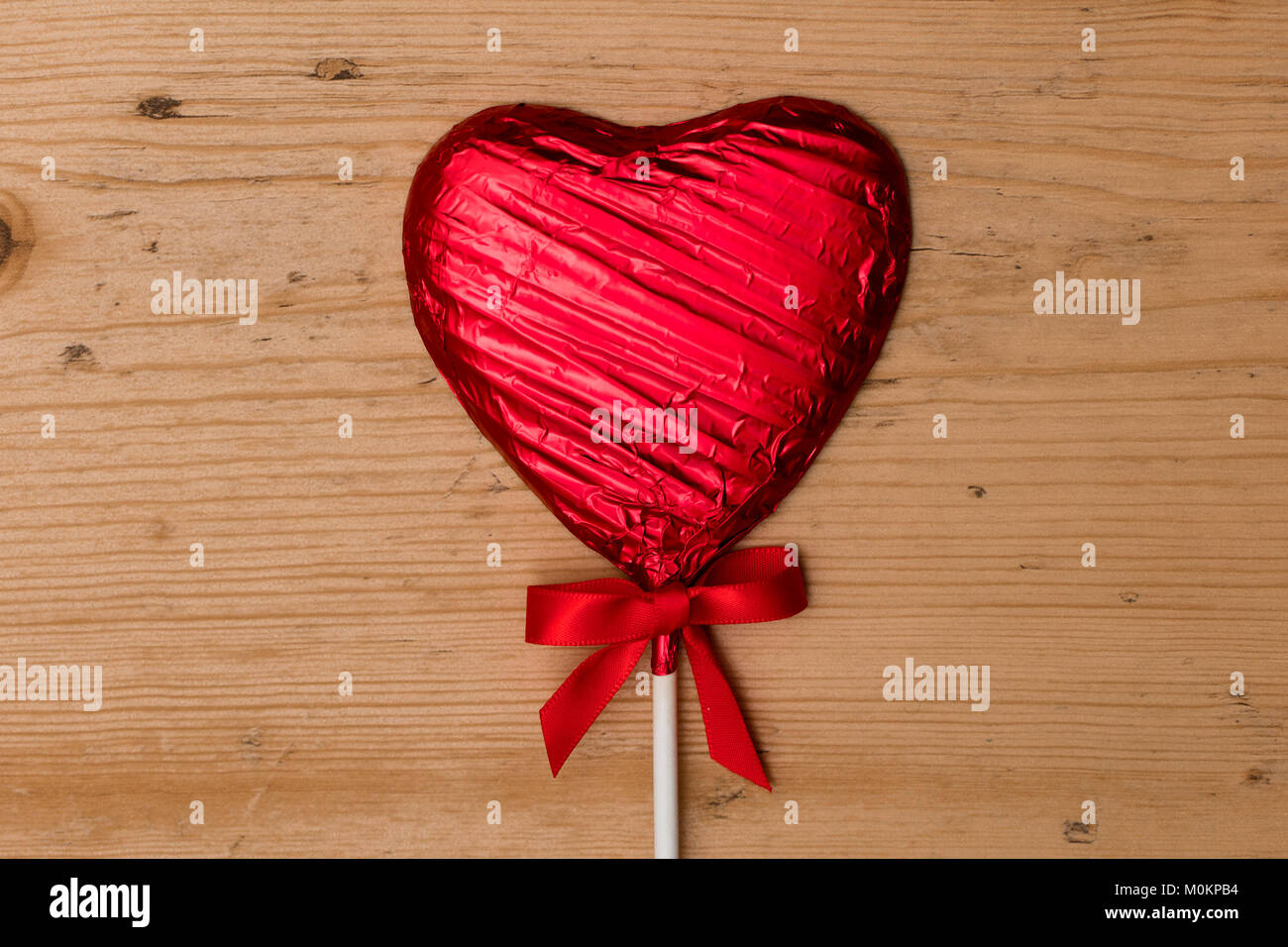 Des bonbons en forme de coeur lolly saint-valentin cadeau. Banque D'Images