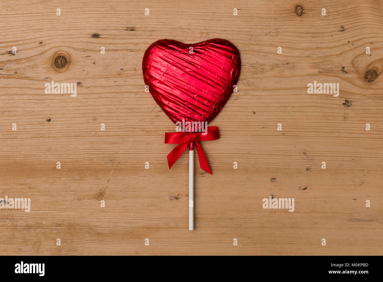 Des bonbons en forme de coeur lolly saint-valentin cadeau. Banque D'Images