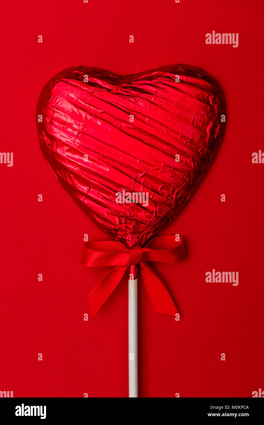 Des bonbons en forme de coeur lolly saint-valentin cadeau. Banque D'Images