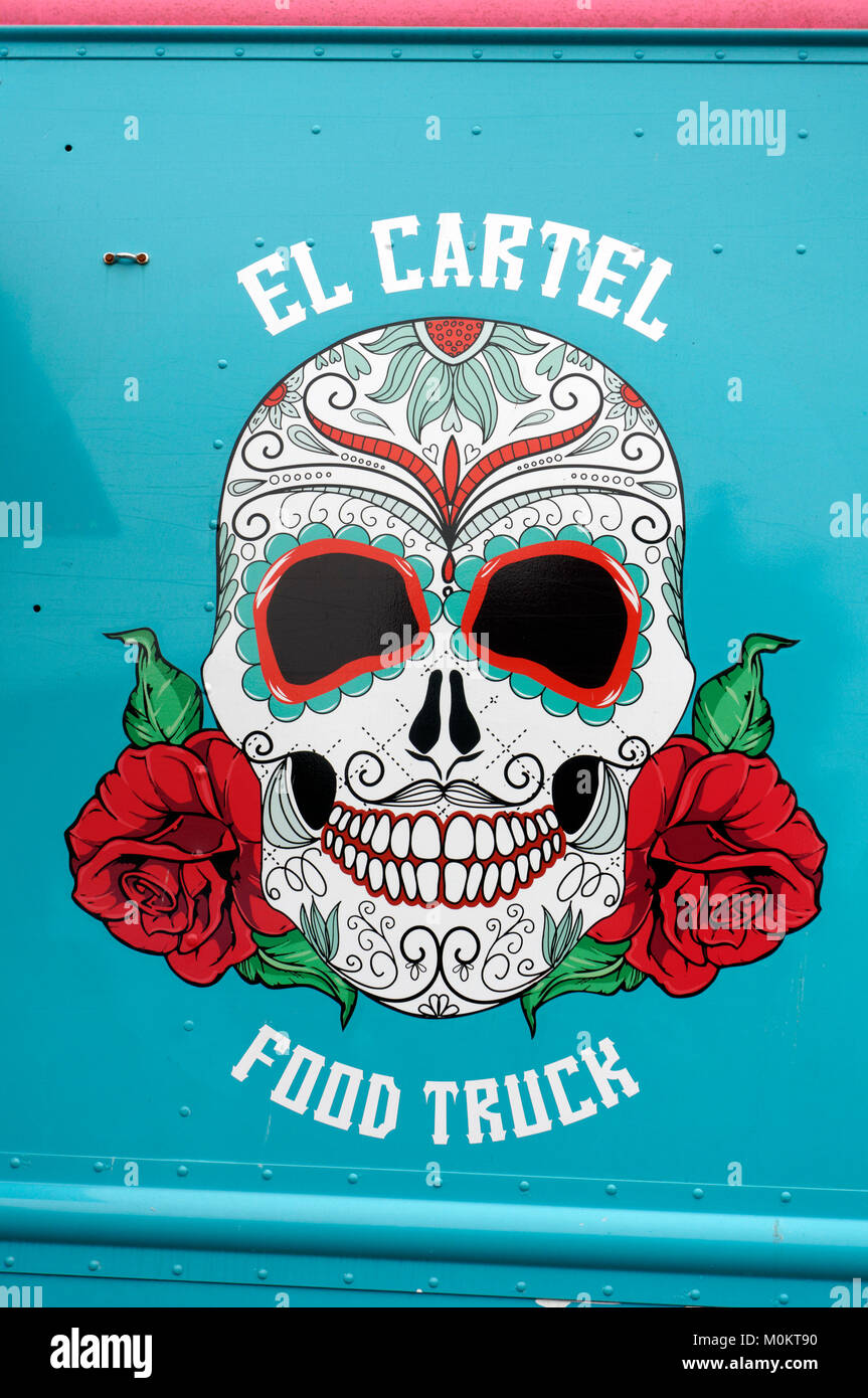 Un style mexicain Santa Muerte dessin sur le côté de El Cartel camion alimentaire à Vancouver, Colombie-Britannique, Canada Banque D'Images
