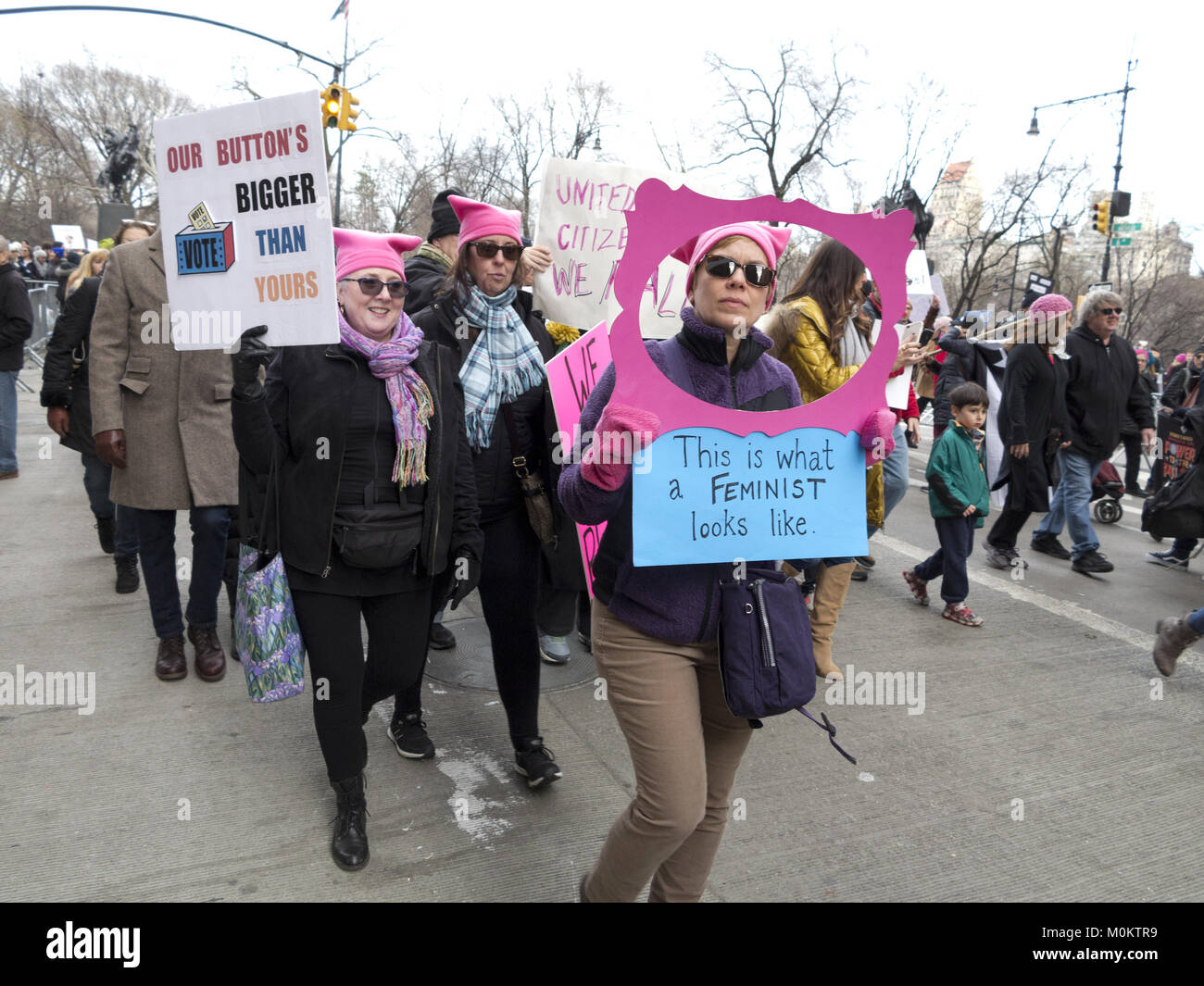 Des centaines de milliers de New-Yorkais ont participé à la Marche des femmes à New York sur le premier anniversaire de l'atout de Donald's innauguration, Jan.20, Banque D'Images