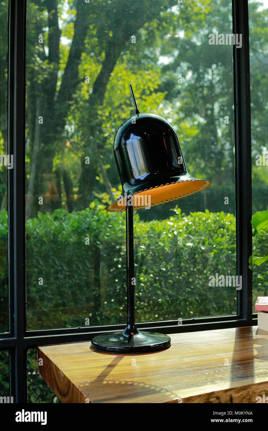 Retro lampe et Luminaire rond Retour sur table. Banque D'Images
