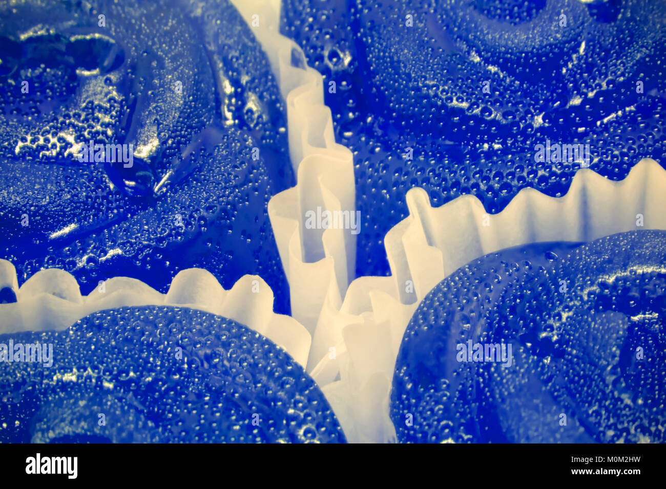 Bonbons wrappers en blanc bleu Banque D'Images