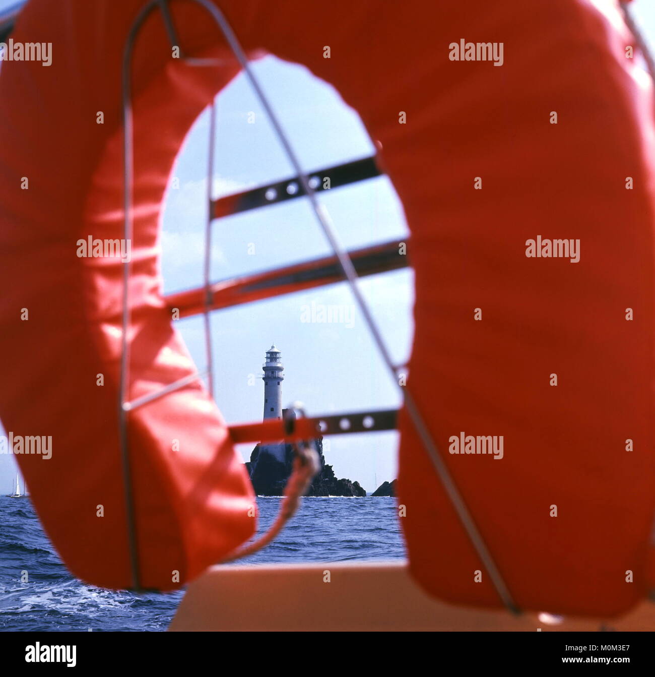 AJAXNETPHOTO. FASTNET ROCK, Irlande. La navigation iconique - CHEMIN DE LA FASTNET YACHT RACE SITUÉ À AU SUD DE IRLEAND, VU DEPUIS LE PONT DU YACHT RACE CONDOR. PHOTO:JONATHAN EASTLAND/AJAX REF:703730 11 Banque D'Images