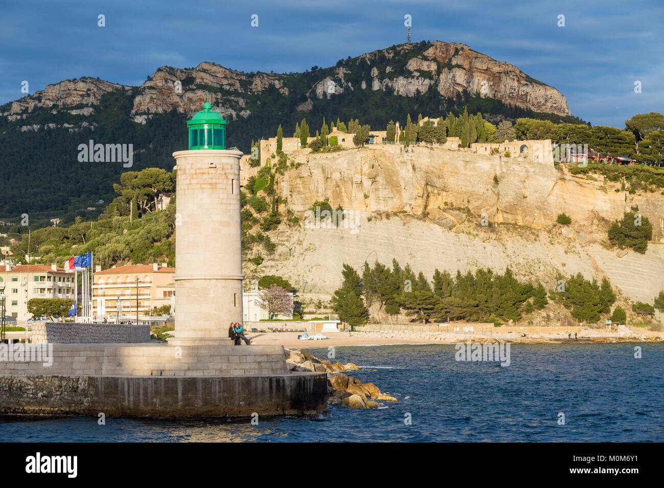France,Bouches du Rhône,phare a l'entrée du port de Cassis Banque D'Images
