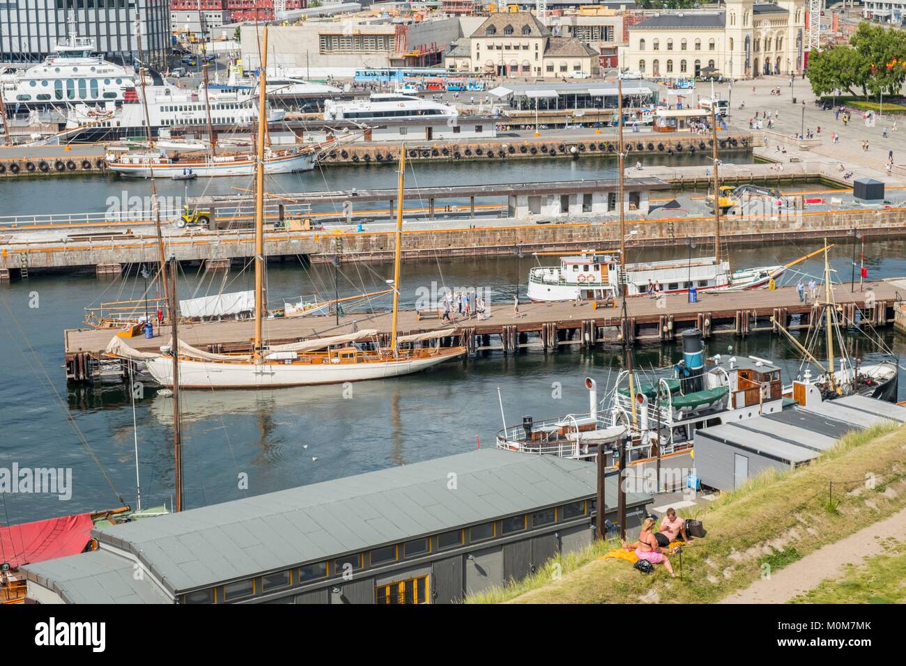 La Norvège, Oslo,le fjord,quais Pipervika vu de la colline d'Akershus Banque D'Images