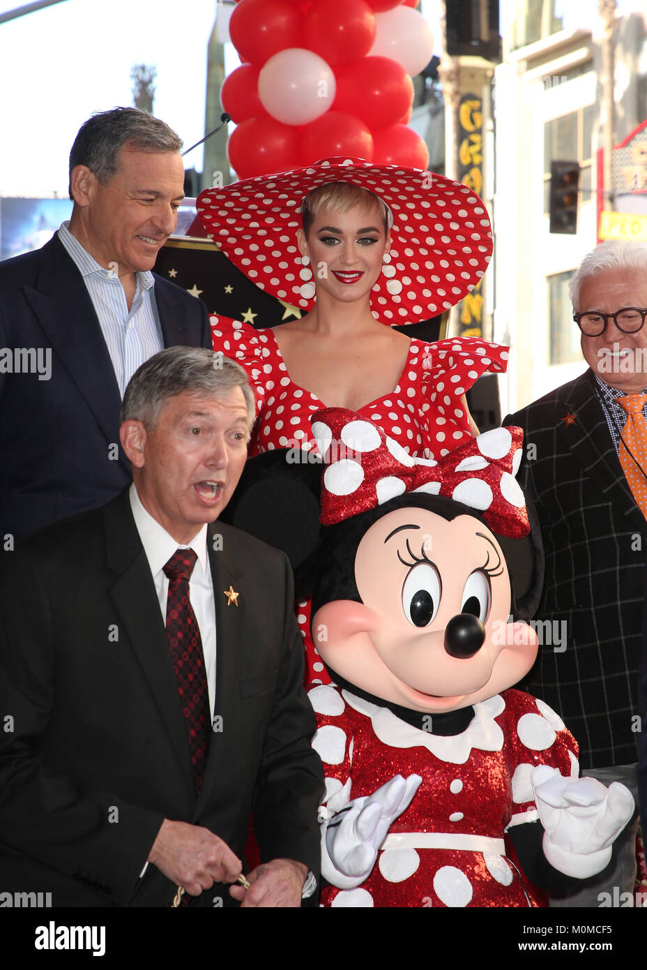 Hollywood, CA. 22 janvier, 2018. Leron Gubler, Jeff Zarrinnam, Katy Perry, Vin Di Bona, Robert A. Iger, Minnie, Minnie Mouse Minnie Mouse, à Hollywood Walk of Fame Star Cérémonie à sur Hollywood Boulevard à Hollywood, Californie le 22 janvier 2018. Credit : Faye Sadou/media/Alamy Punch Live News Banque D'Images