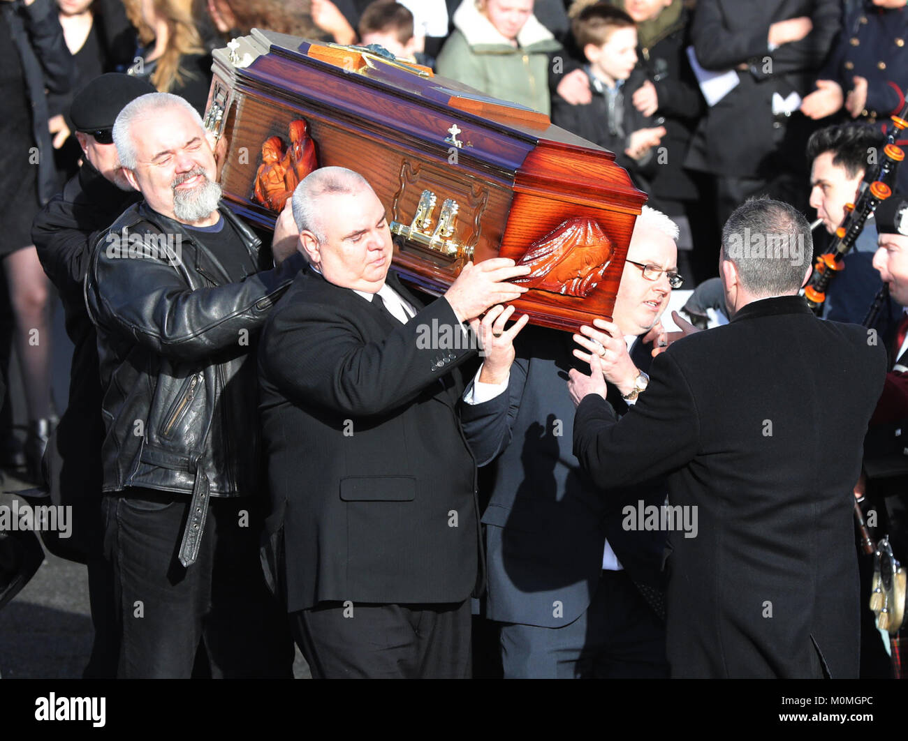 Les funérailles du chanteur Cranberries Dolores O'Riordan à Limerick, Irlande. Banque D'Images