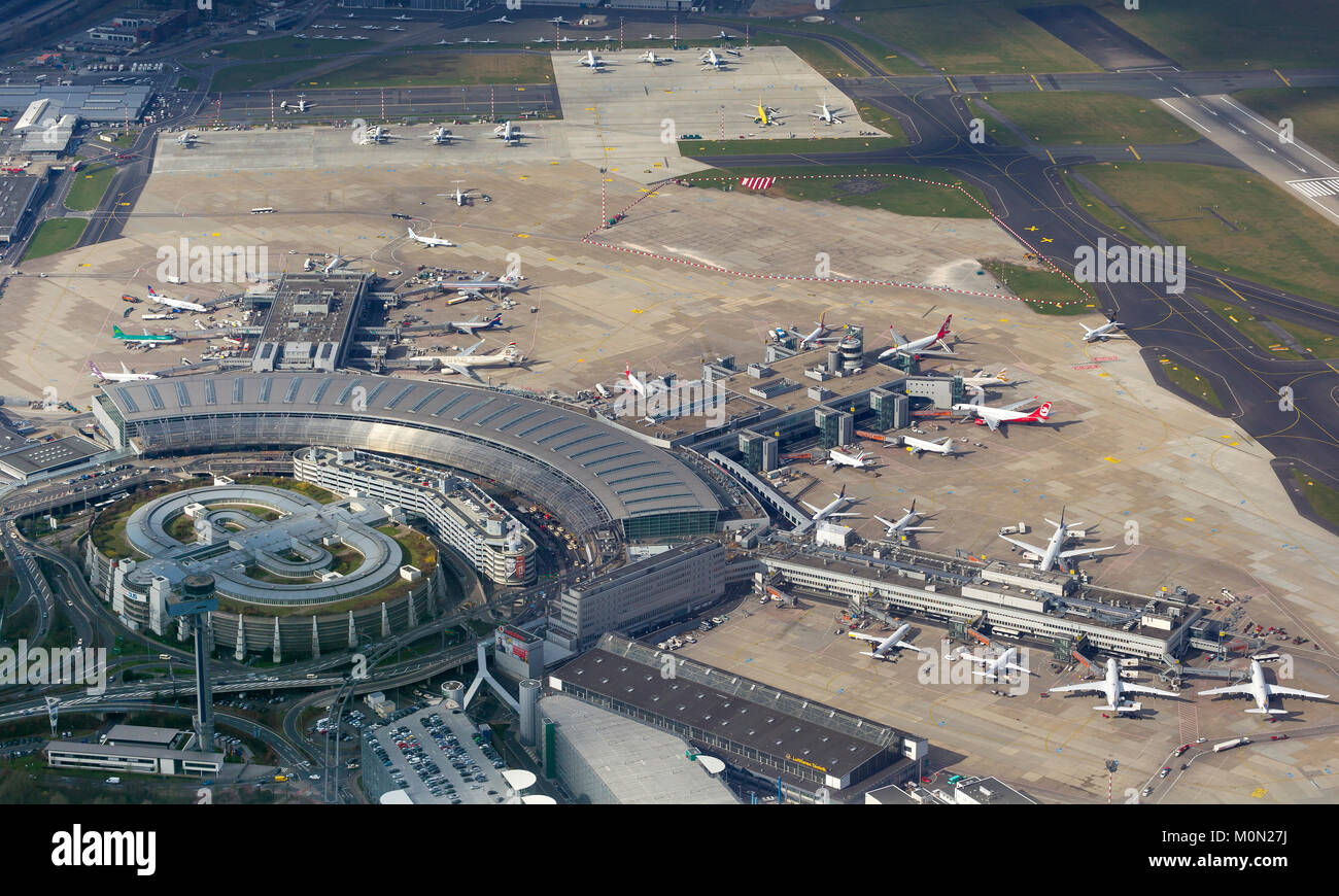 Tablier, tablier, check-in, doigt d'avions de transport de passagers, le tourisme, l'aéroport de Düsseldorf, DHS, EDDL. , Düsseldorf, Rhénanie, Hesse, Allemagne, E Banque D'Images