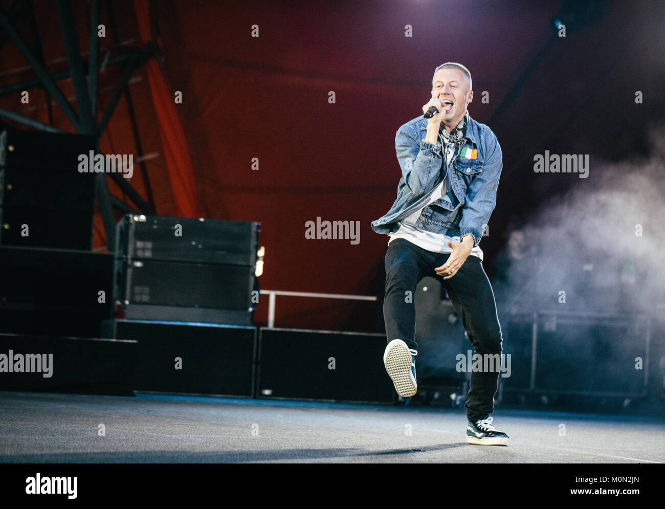 Le hip hop américain duo Sexion & Ryan Lewis effectue un concert live au festival de musique danois Roskilde Festival 2016. Ici rappeur et chanteur Sexion est vu sur scène. Le Danemark, 30/06 2016. Banque D'Images