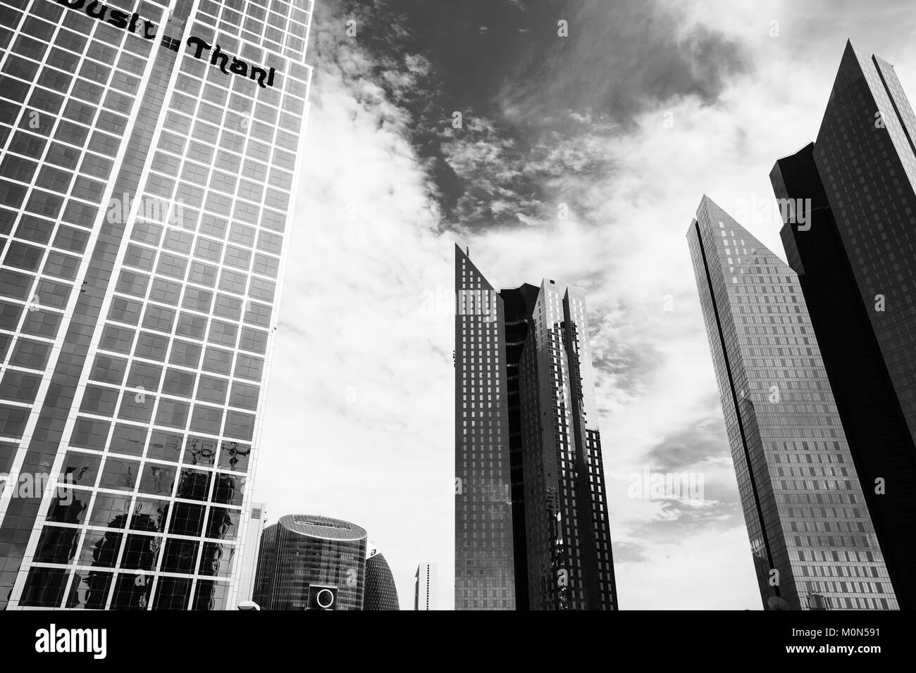 Vue sur les gratte-ciel modernes de Dubaï dans le centre financier, Emirats Arabes Unis Banque D'Images