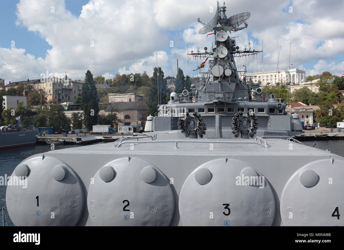 Sébastopol, en Crimée, Ukraine - le 17 août 2012 : le système de missiles anti-sous-marine sur la frégate russe "Pytlivy". Construit à Kaliningrad en 1981, la société WGA Banque D'Images