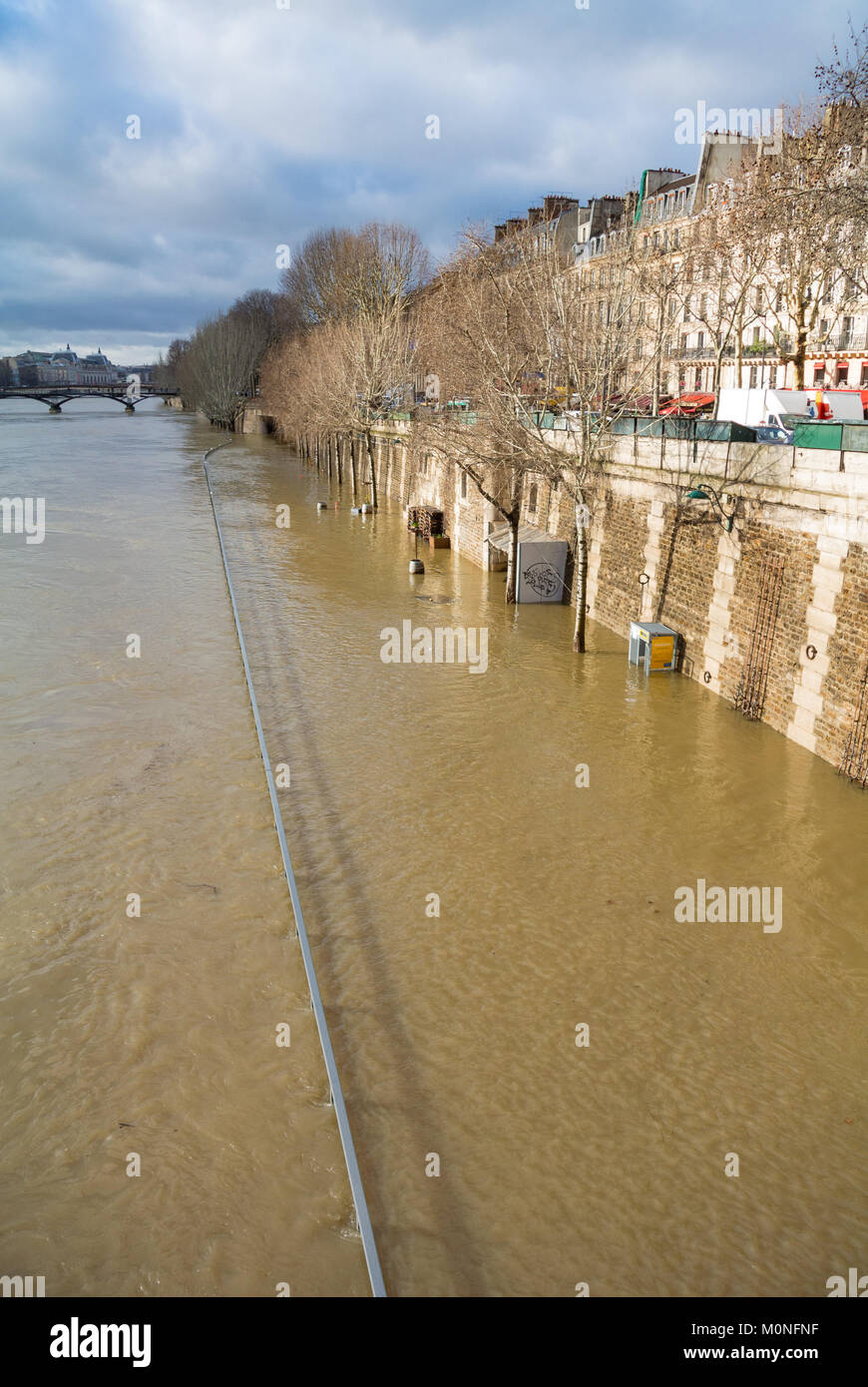 L'inondation Seine Paris France Banque D'Images L'inondation Seine Paris France Banque D'Images