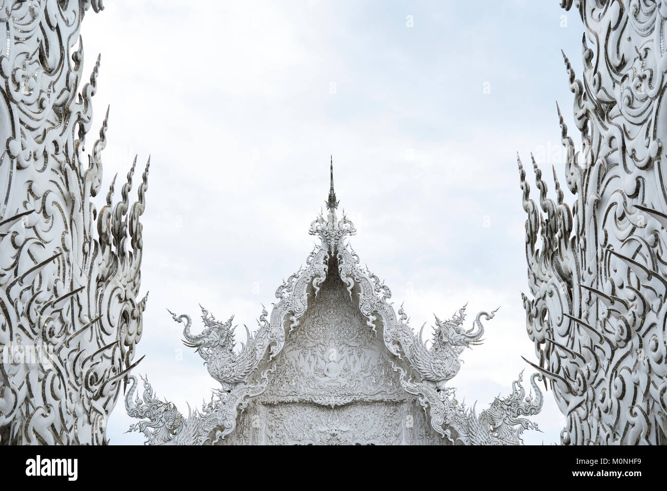 Détails de Wat Rong Khun ou blanc temple, temple bouddhiste, Chiang Rai, Thaïlande. Banque D'Images