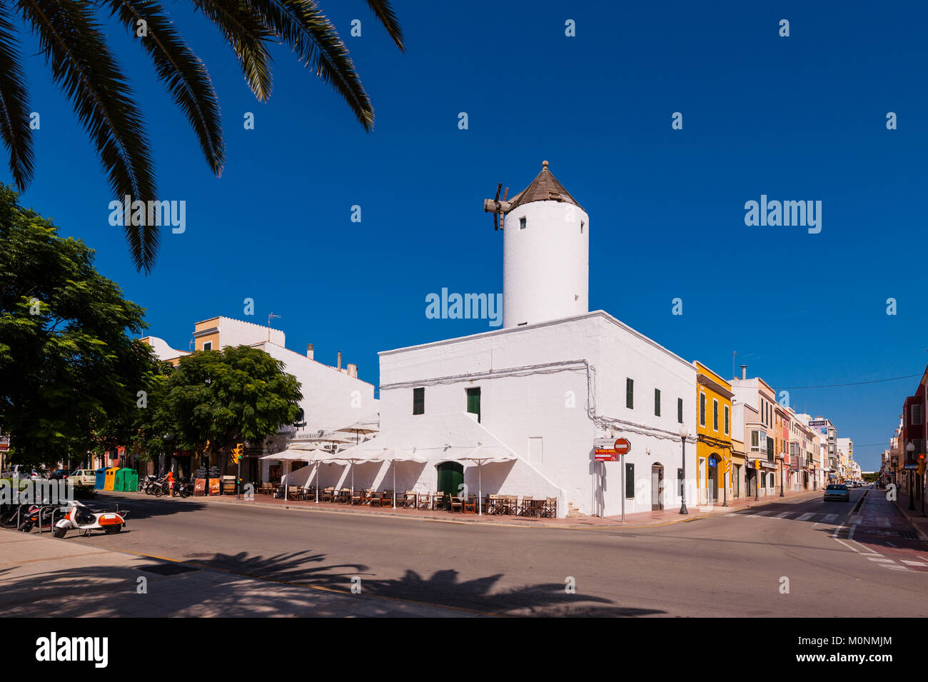 Ancien moulin transformé en un bar café restaurant à ciutadella de menorca , Menorca , Baléares , Espagne Banque D'Images